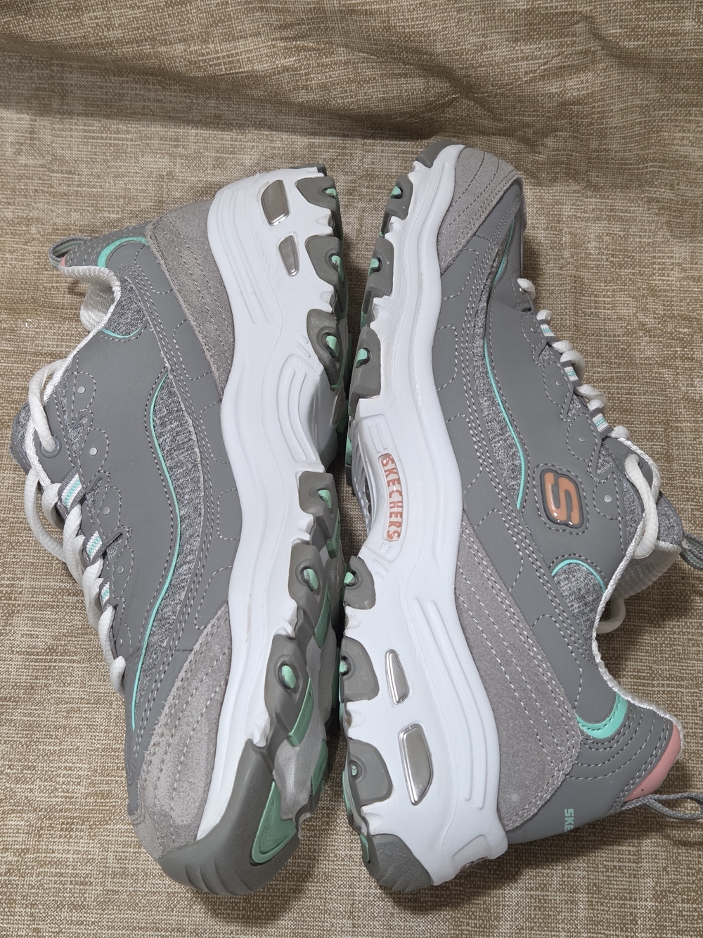 Skechers D'Lites Sparkling Rain sneakers in Gray Womens 9.5 - Picture 7 of 10